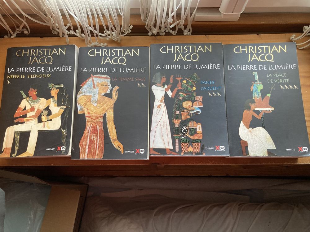 saga  LA PIERRE DE LUMIERE  de Christian Jacq 20 Les �glisottes-et-Chalaures (33)