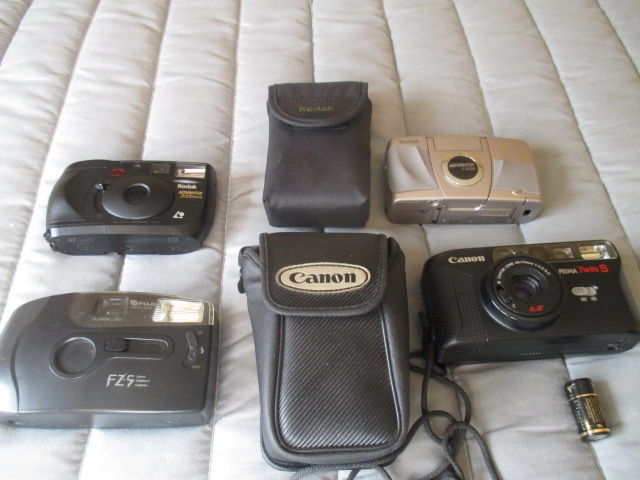 A SAISIR LOT DE 4 APPAREILS PHOTOS VINTAGE ANNEE 1980-1990. 60 Uckange (57)