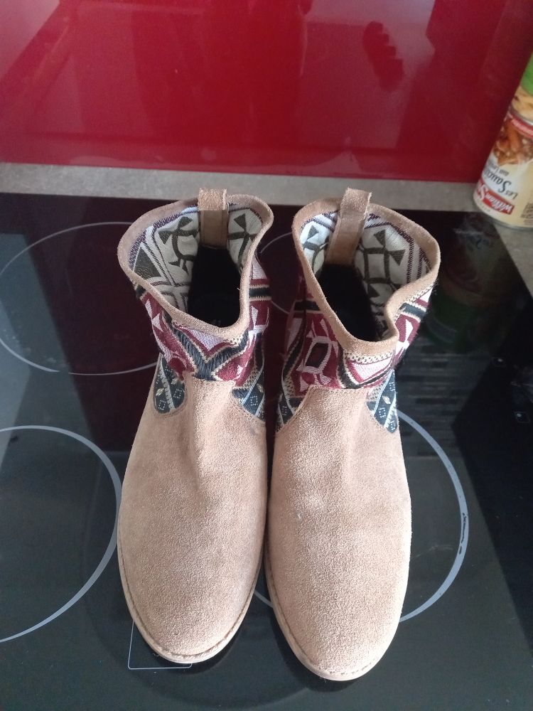 A SAISIR BOTTINES MODE CAMEL IMPRIME ETHNIQUE NOIR/BORDEAUX P41 20 Maul�on-Licharre (64)