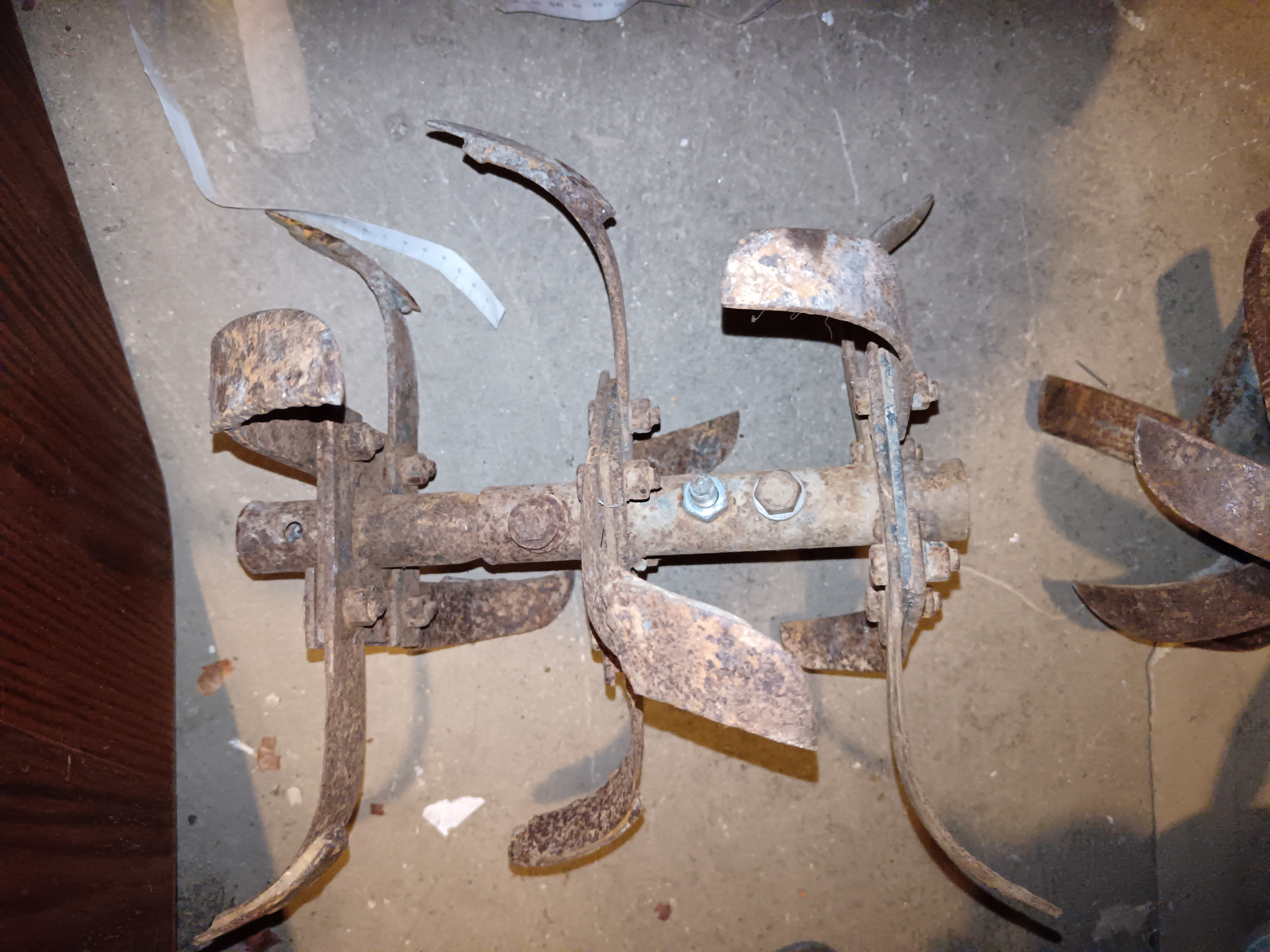 A saisir 2 fraises pour motoculteur 30 Hautmont (59)