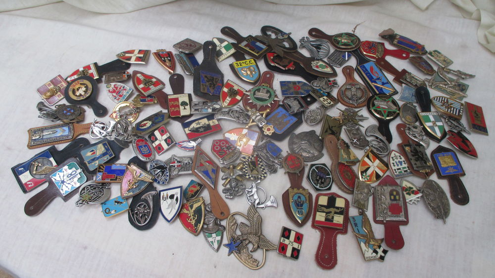 a saisir! lot 105 insignes militaire/civil. 520 Causse-et-Di�ge (12)