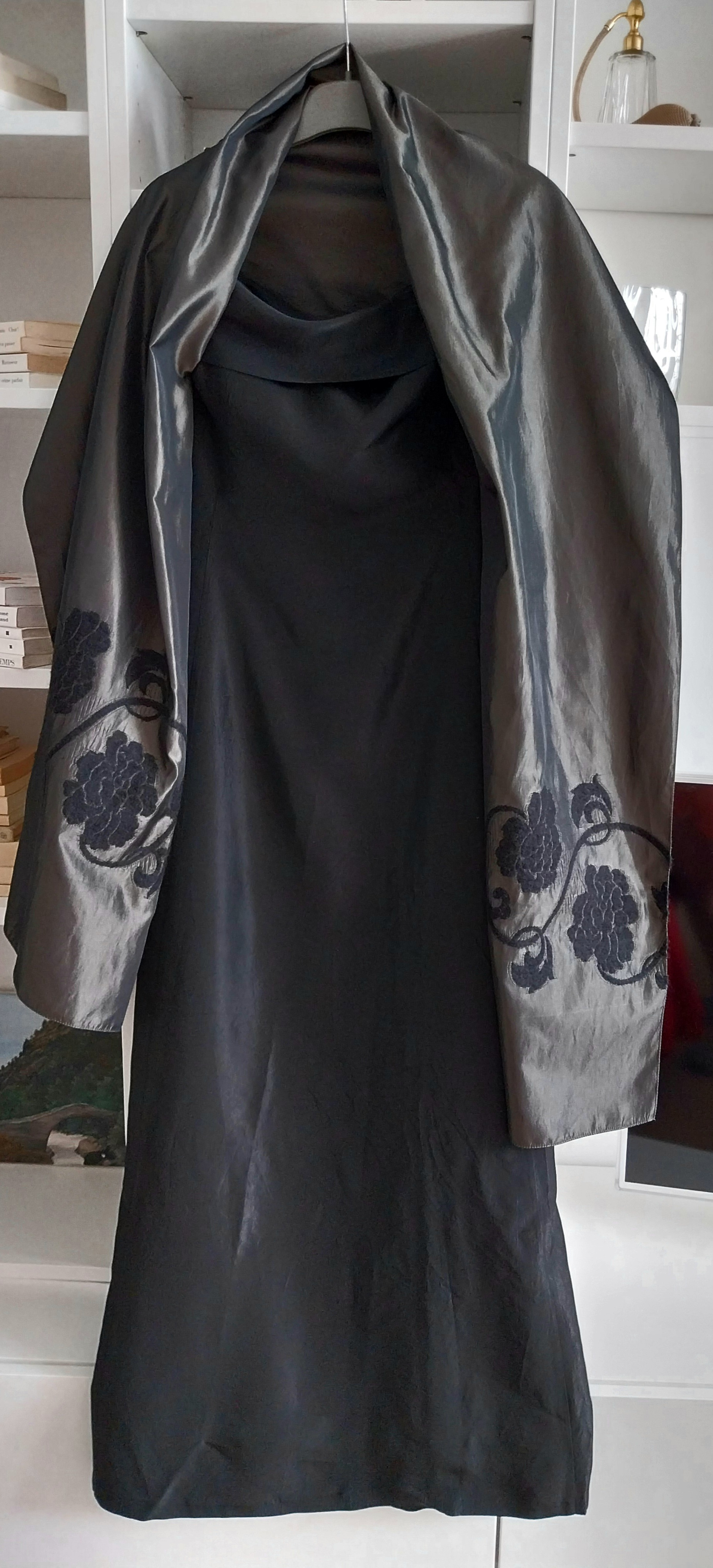 � SAISIR 
JOLIE ROBE DE SOIR�E NEUVE NOIRE AVEC �TOLE 0 Antibes (06)