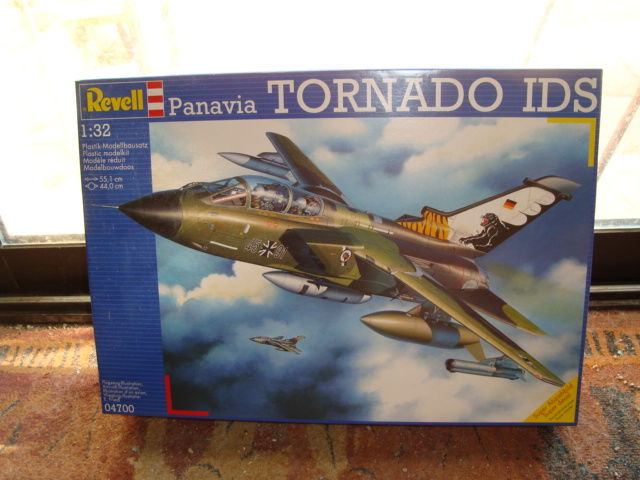 A SAISIR   MAQUETTE AVION PANAVIA TORNADO IDS 1:32 
35 Virey-le-Grand (71)