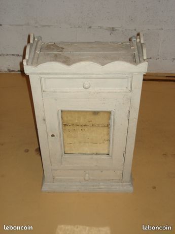 A saisir = petite armoire vintage avec petite vitre 20 M�rignies (59)