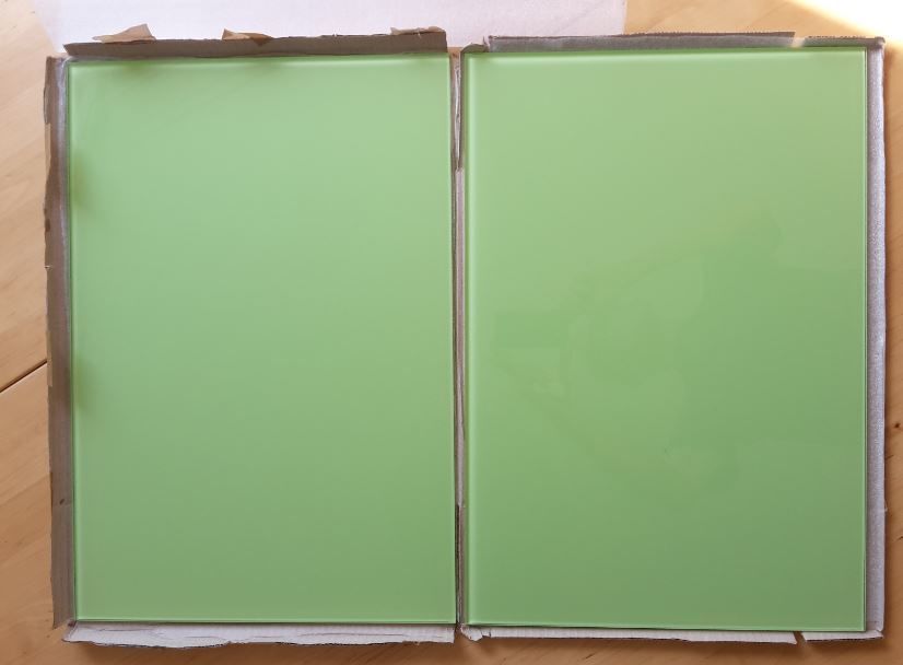 A saisir sur place, 2 tablettes en verre 50x34 couleur VERT 10 Paris 14 (75)