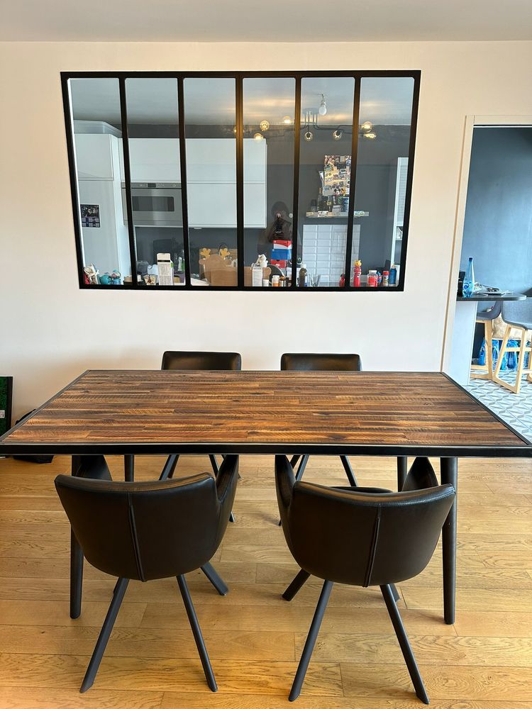 // A SAISIR // Table a manger 300 Annemasse (74)