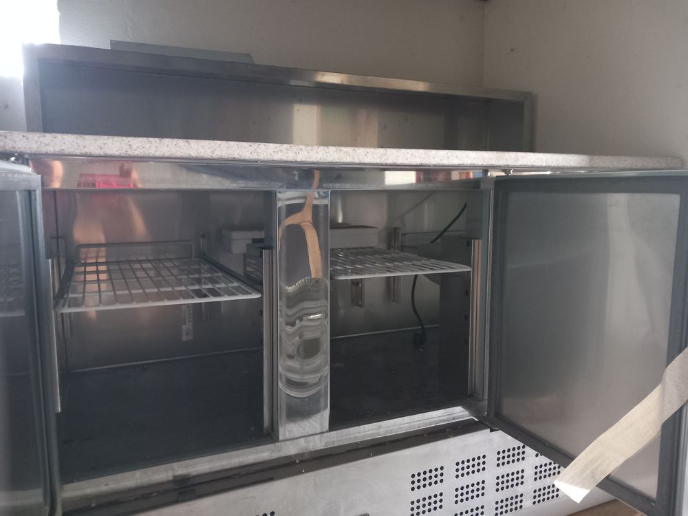 Saladette marbre trois portes 750 Le Ch�teau-d'Ol�ron (17)