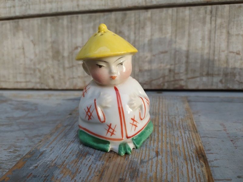 Sali�re Personnage Chinois Porcelaine Allemande ca1930 35 Loches (37)