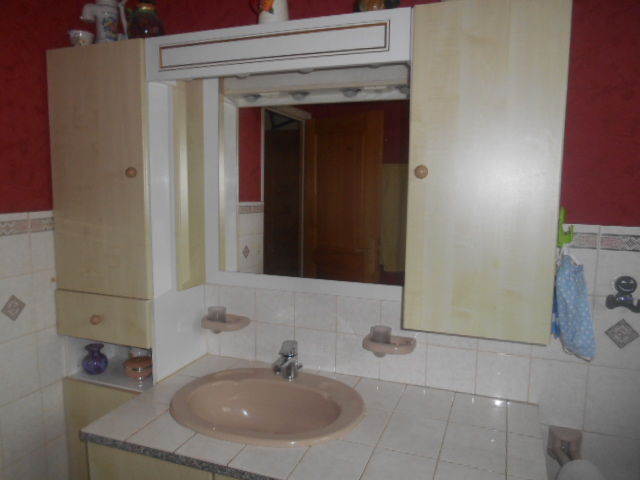  Salle de bain compl�te Beige.
460 Valdahon (25)