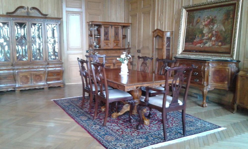 Salle � manger: buffet, table, vaisselier en bois
5000 La Varenne (49)