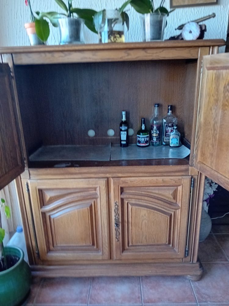 SALLE A MANGER EN  CHENE MASSIF 300� 300 St Mitre (13)