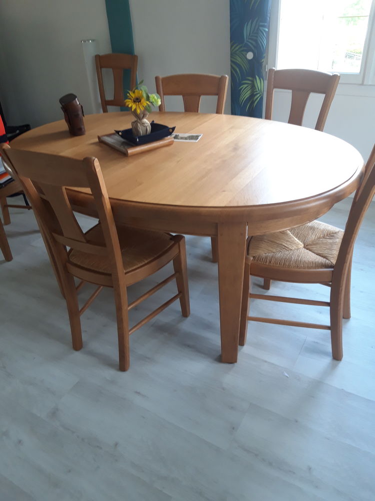 Salle � manger compl�te, buffet , table,  miroir 
2500 Saint-Sulpice-de-Pommeray (41)