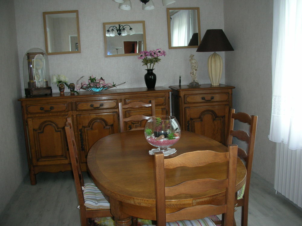 Salle � manger compl�te ch�ne massif 6 chaises
chevill�e 800 Tergnier (02)