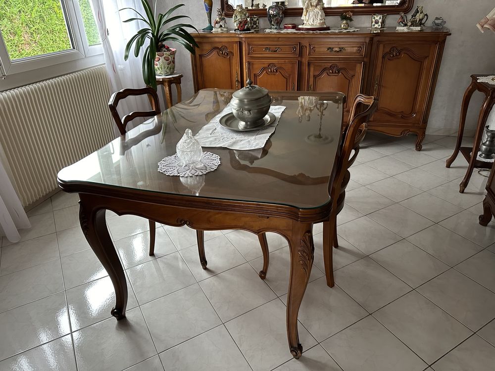Salle � manger compl�te en merisier excellent �tat.
800 Velaines (55)