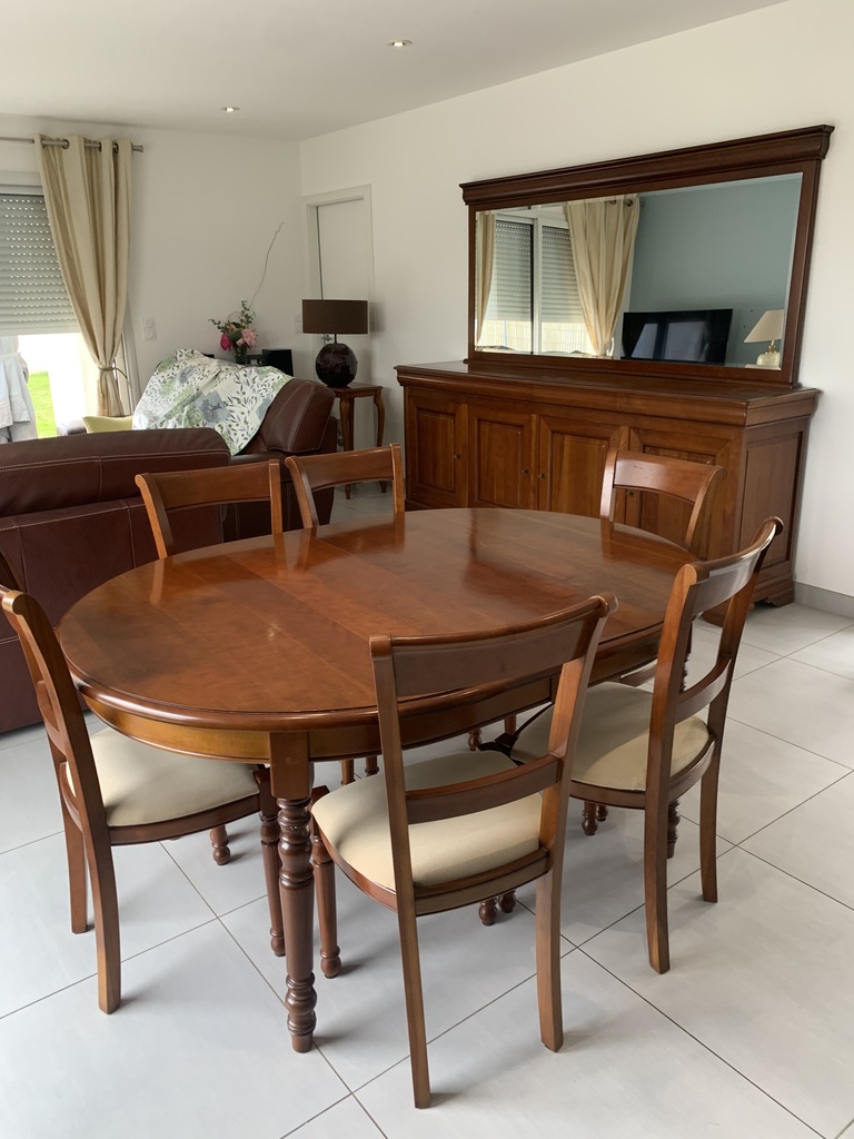 Salle � manger merisier table, bahut, 6 chaises 500 Aizenay (85)