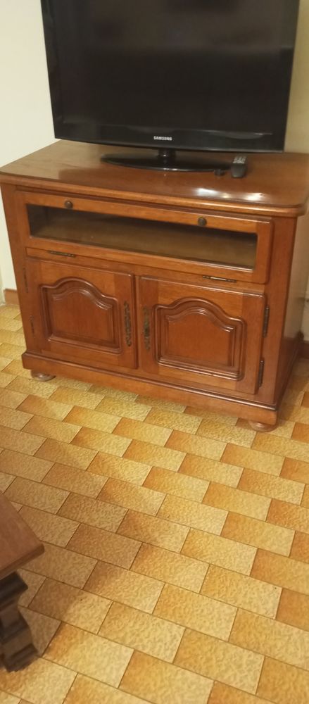 Salle a manger .meuble + table et 6 chaises bon �tat  .  300 Boll�ne (84)