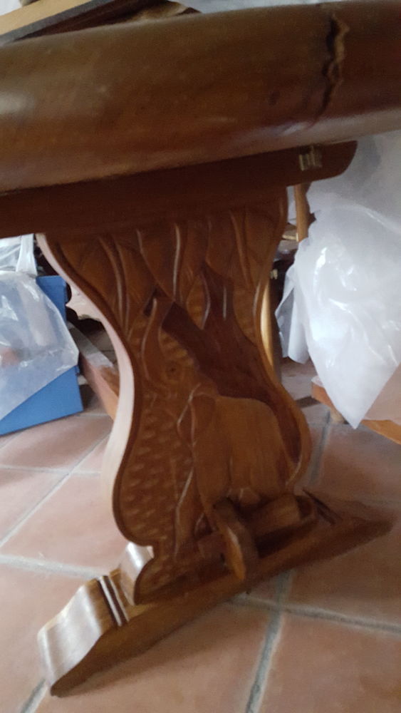 Salle � manger sculpt�e Africaine + 10 dossiers offerts 0 St Roman De Bellet (06)