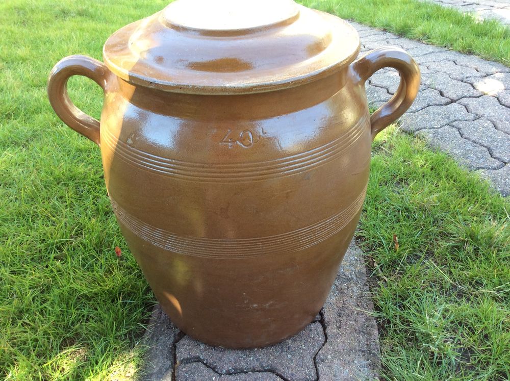 saloir en gr�s. 150 Issoire (63)