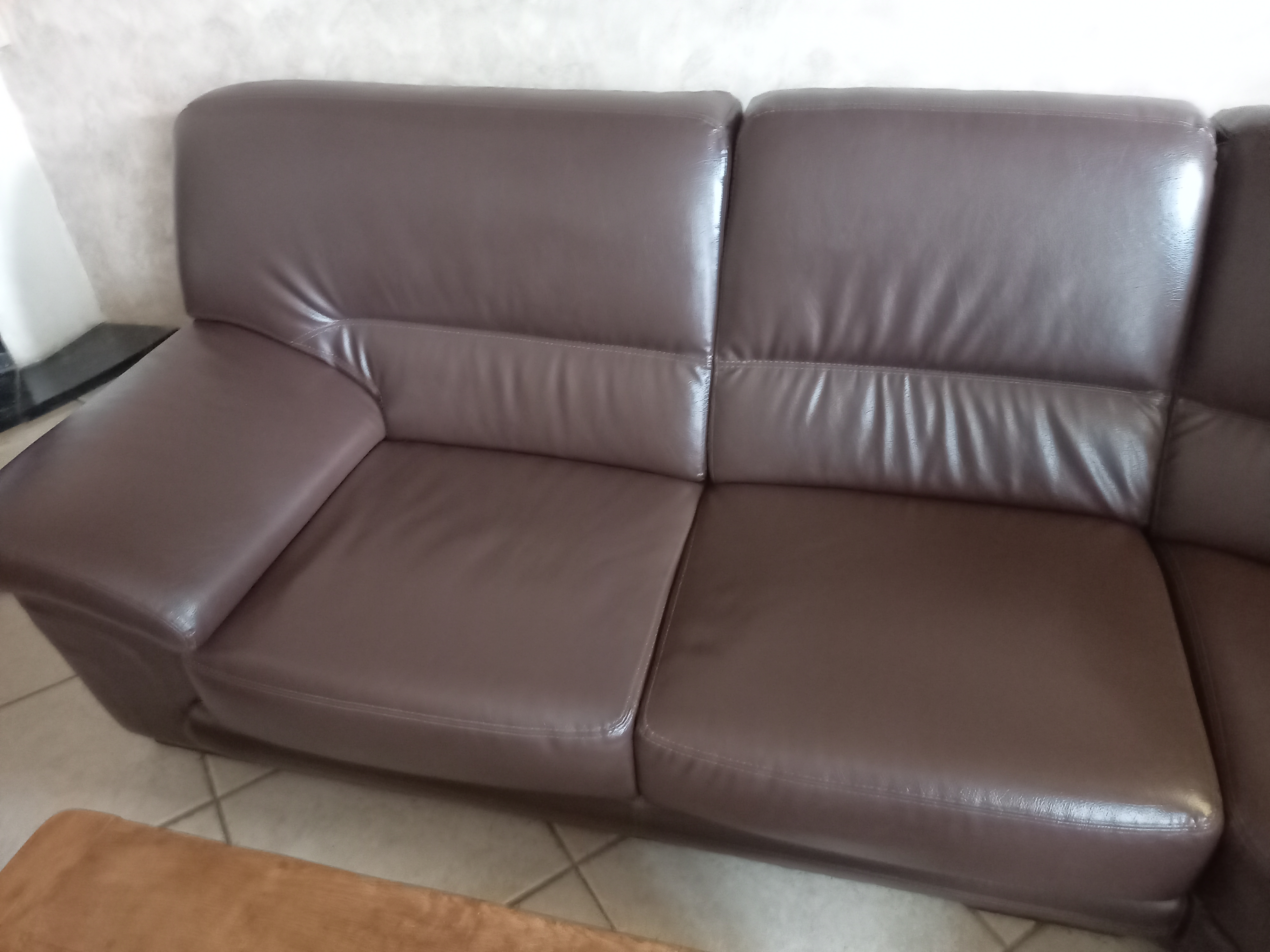 salon d'angle en cuir de couleur marron 0 La Garde (83)