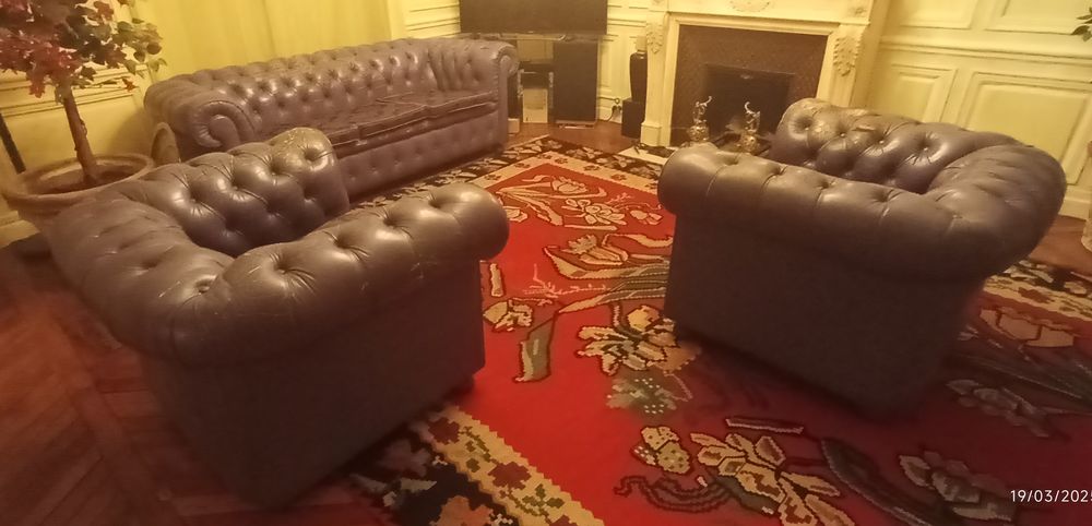 Salon Chesterfield  Canap� + 2 fauteuils en cuir 750 Paris (75)