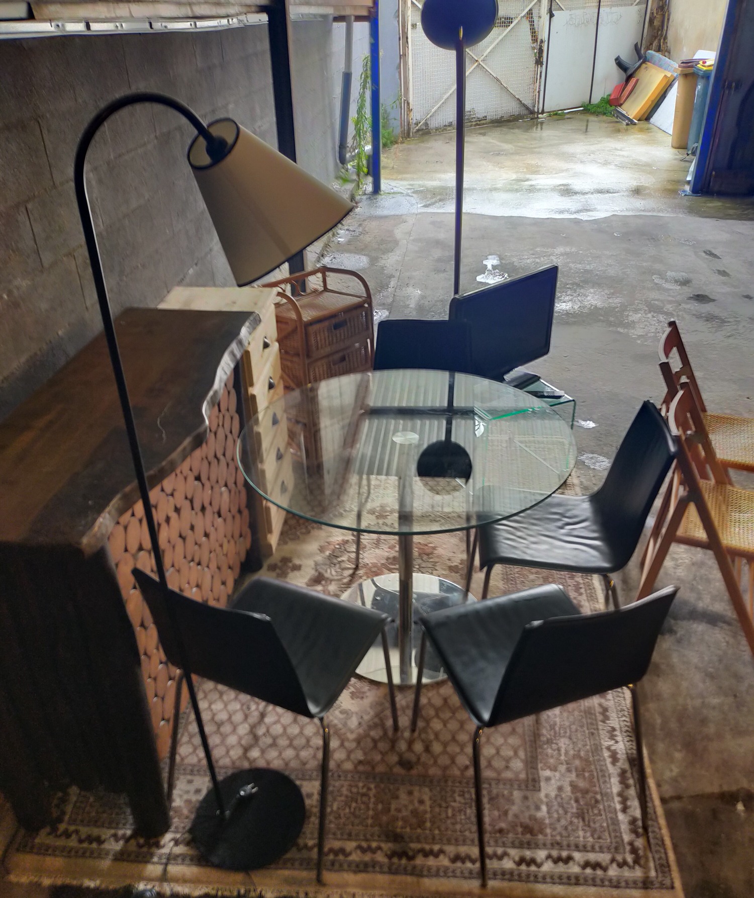 Salon complet avec de tr�s belles pi�ces. 400 Colombes (92)