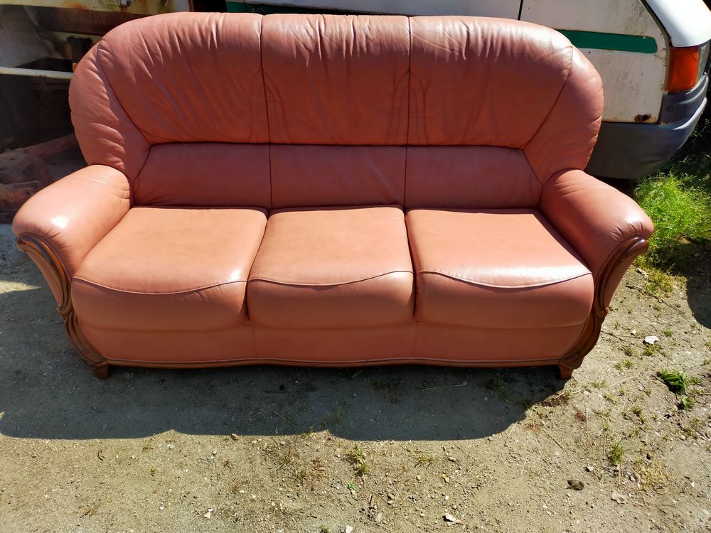 Salon en cuir (chevreau) souple tr�s bon �tat couleur saumon 150 Saint-Yzan-de-Soudiac (33)