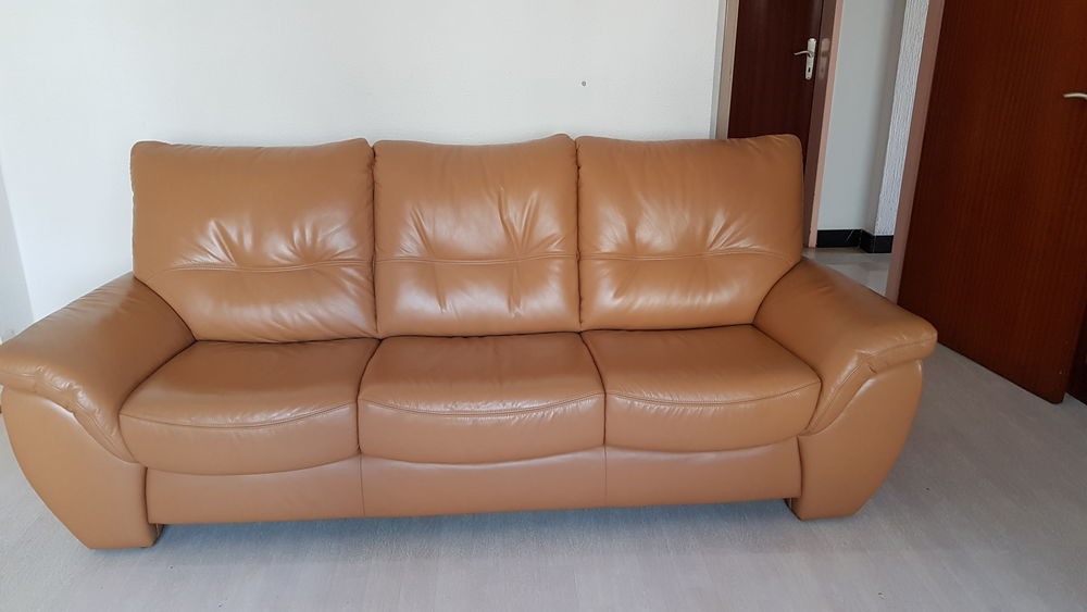 Salon en cuir couleur camel ou cognac 3 grandes places 200 Haguenau (67)