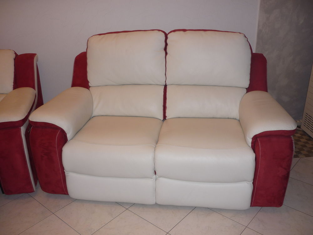 Salon cuir 2 places 275 La Regrippi�re (44)