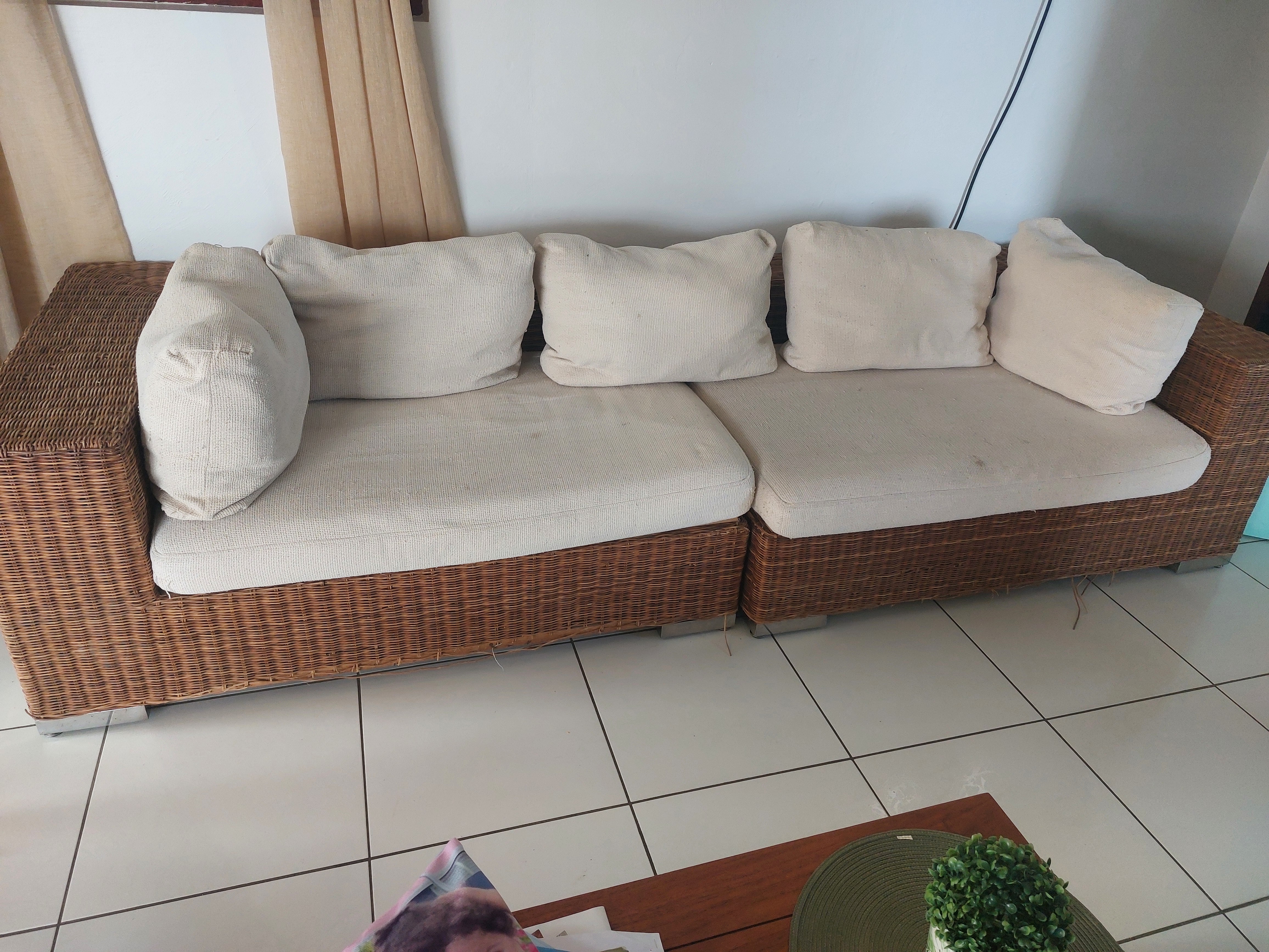 salon grand canap� et 1 fauteuil rotin d'occasion. 300 Les Abymes (97)