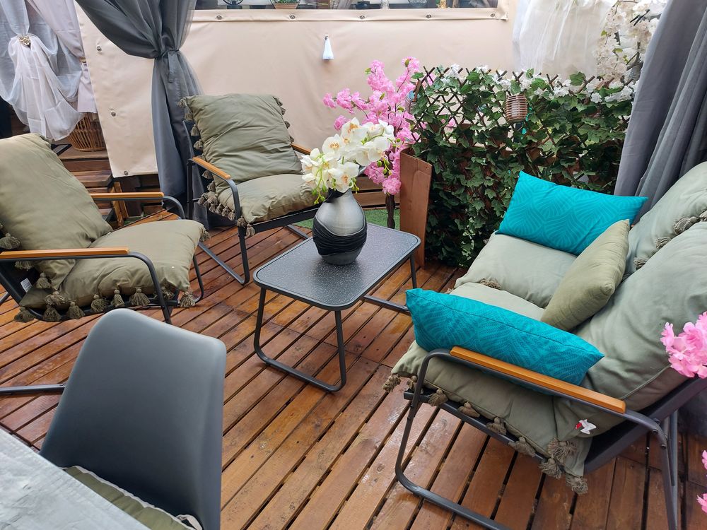 salon de jardin +coussins+table + 4 chaises 200 C�ret (66)