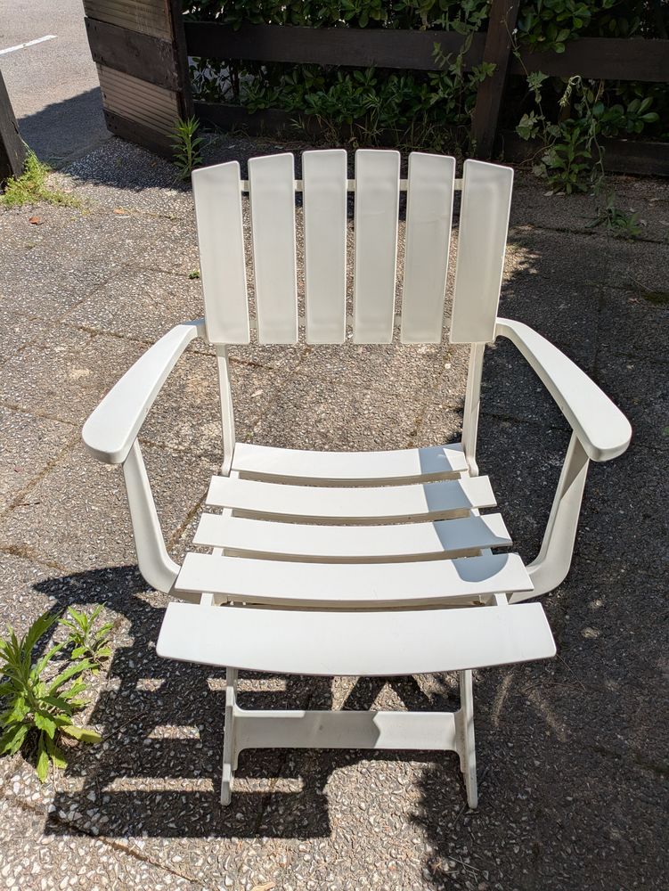 SALON DE JARDIN TABLE ET QUATRE FAUTEUILS 100 La Grande-Motte (34)