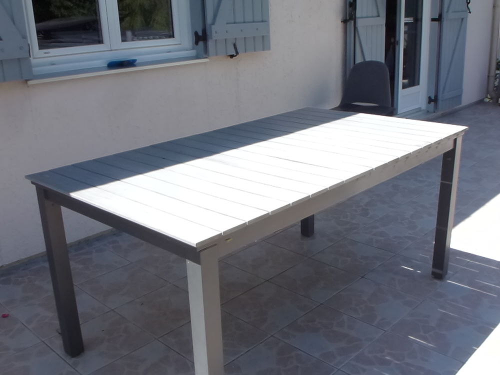 SALON DE JARDIN
150 Hanches (28)