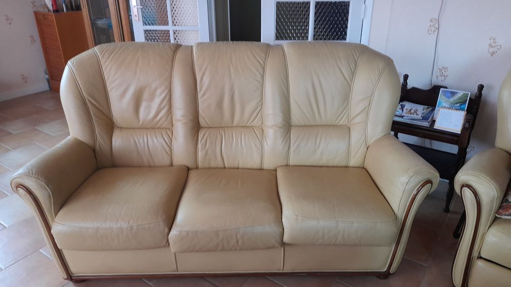 SALON 3 pi�ces canap� et 2 fauteuils en cuir et bois 200 La Chauss�e-Saint-Victor (41)