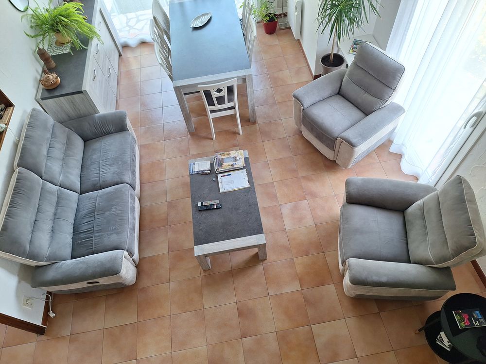 Salon 3 pi�ces 350 Solli�s-Pont (83)