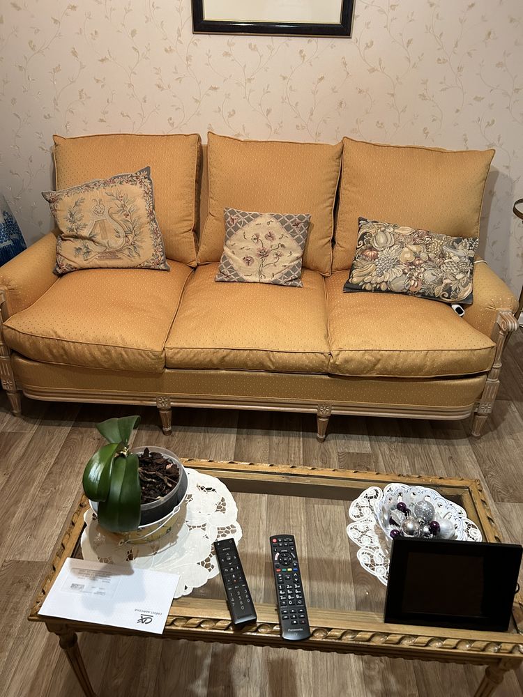 Salon de style Louis 16,2 fauteuils un canap� lit , 400 Saint-C�r� (46)