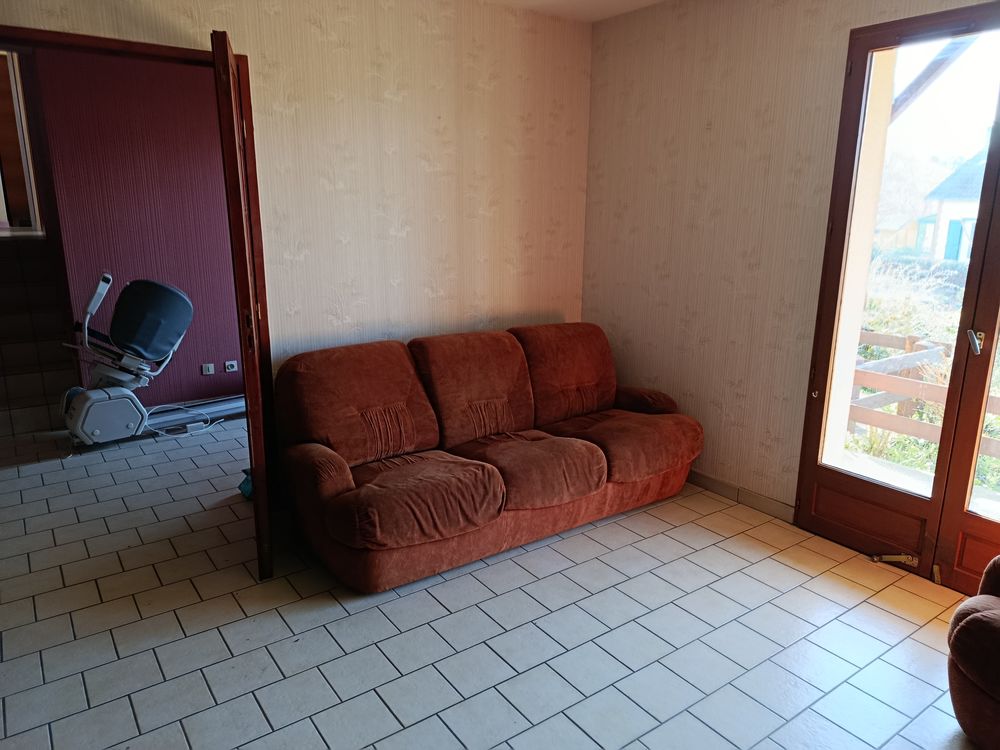 Salon en velours. 100 Montlu�on (03)