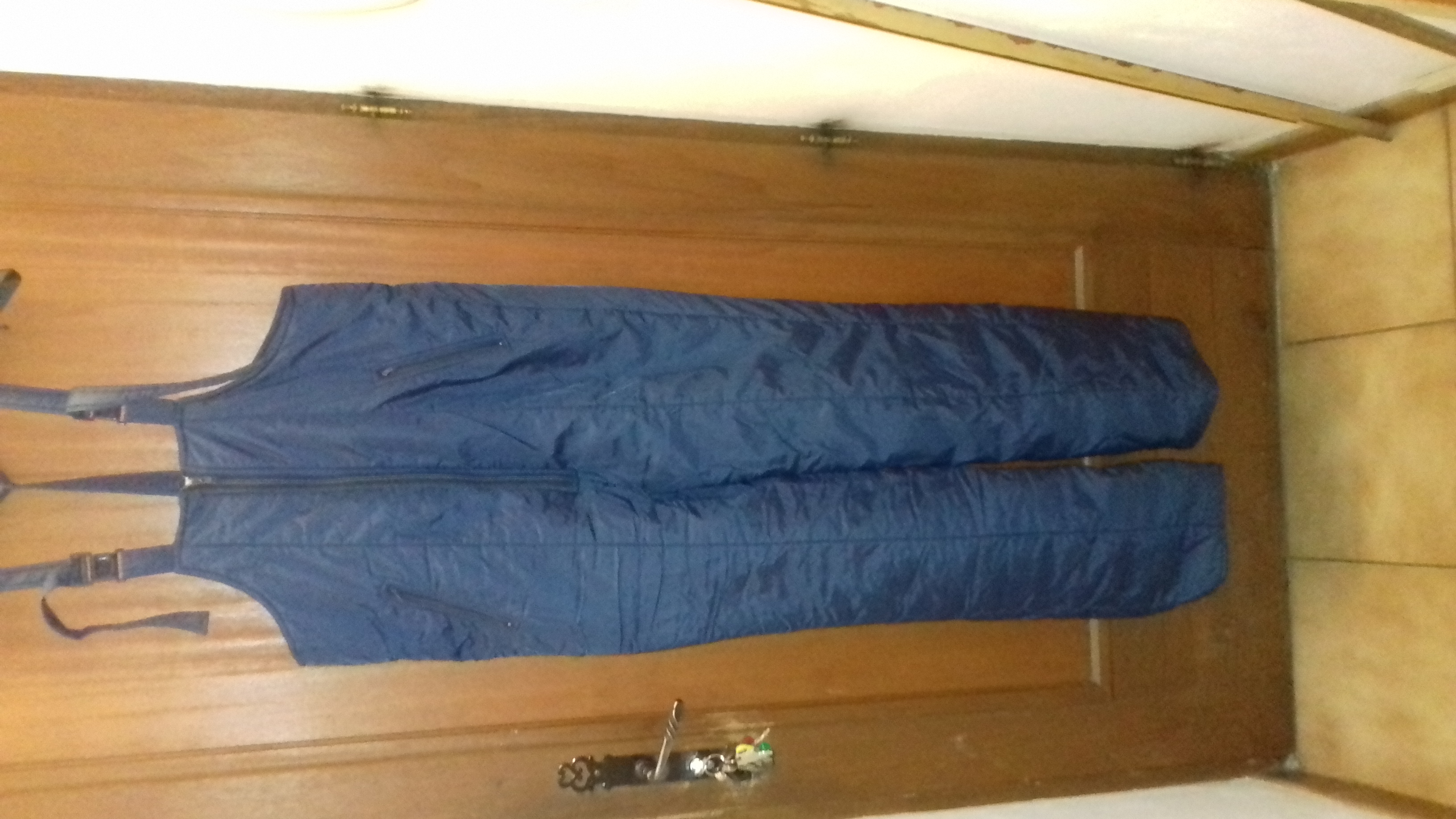 Salopette de ski homme ? taille 92
En tr�s bon �tat
30 Sept�mes-les-Vallons (13)