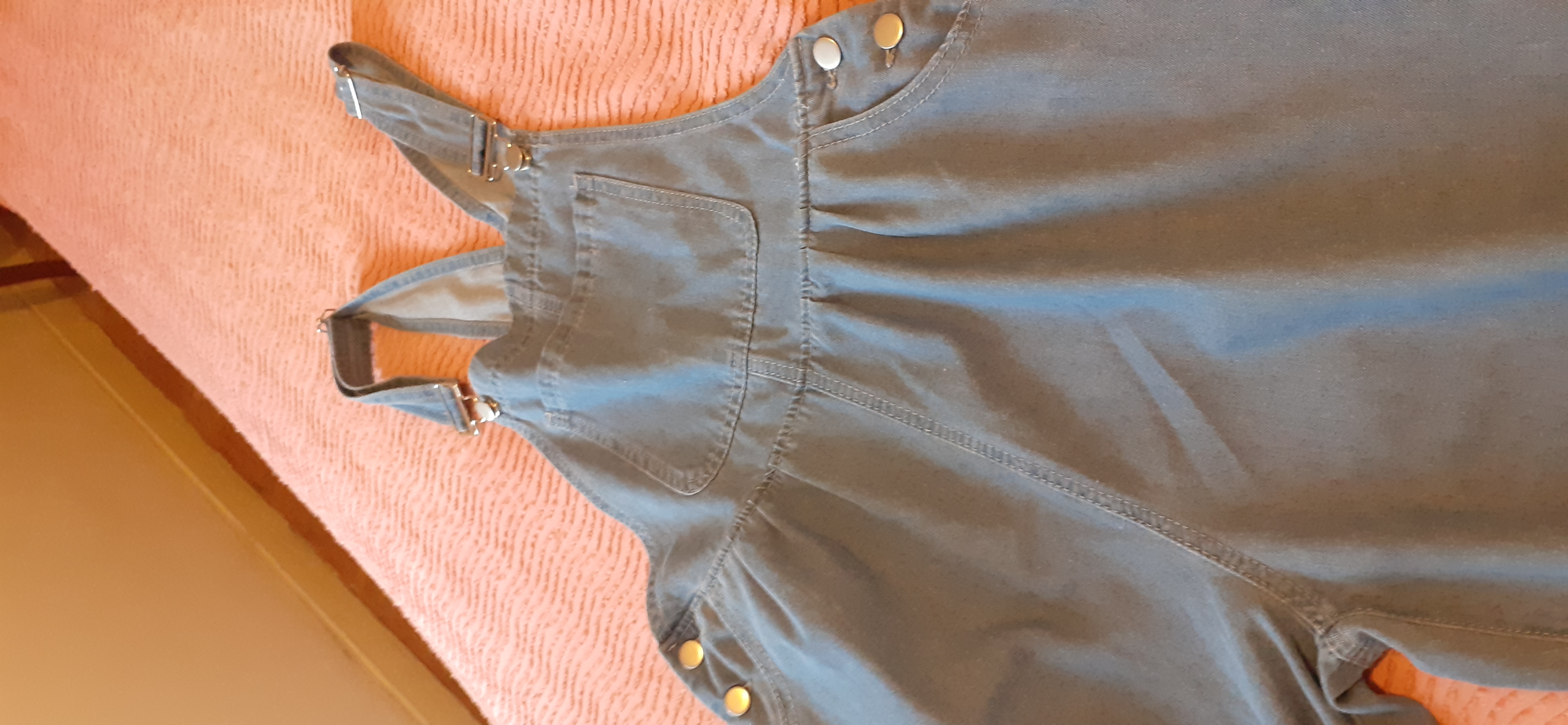 2 SALOPETTES  ET UNE ROBE LONGUE 
40 Nice (06)