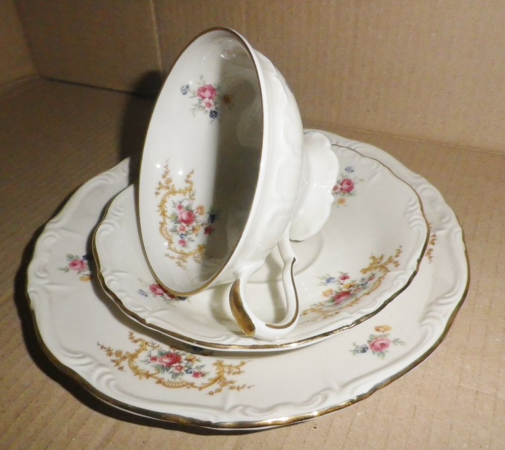 SAMMELTASSE N�4 TASSE SOUS-TASSE ASSIETTE A GATEAU 15 Attainville (95)