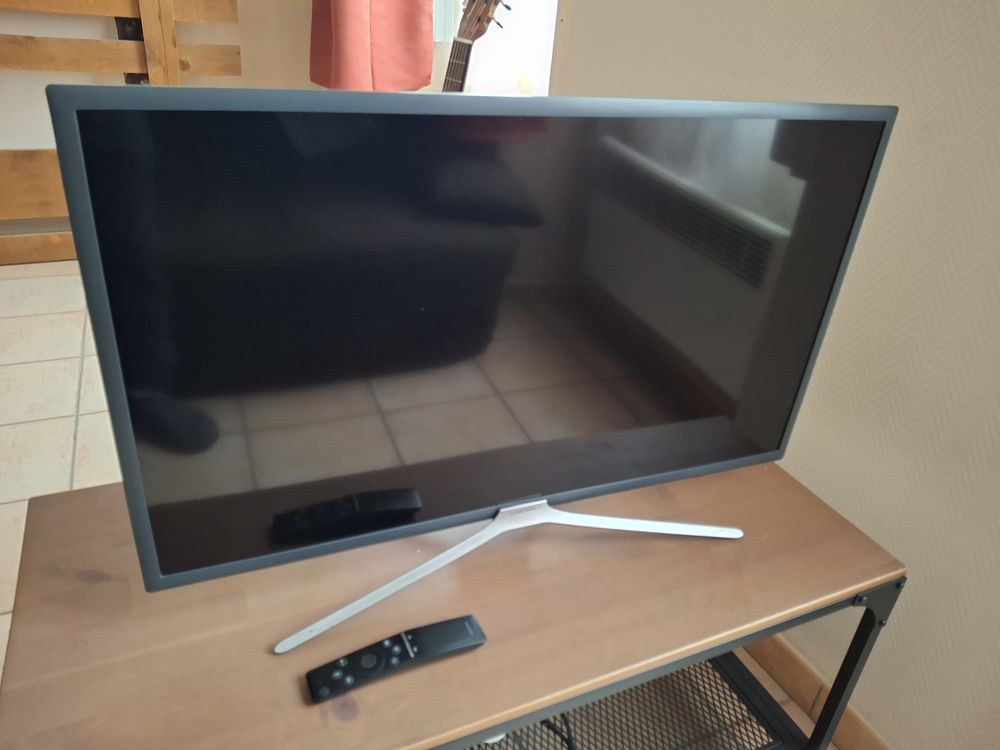 TV LED SAMSUNG 81cm 40 Bordeaux (33)