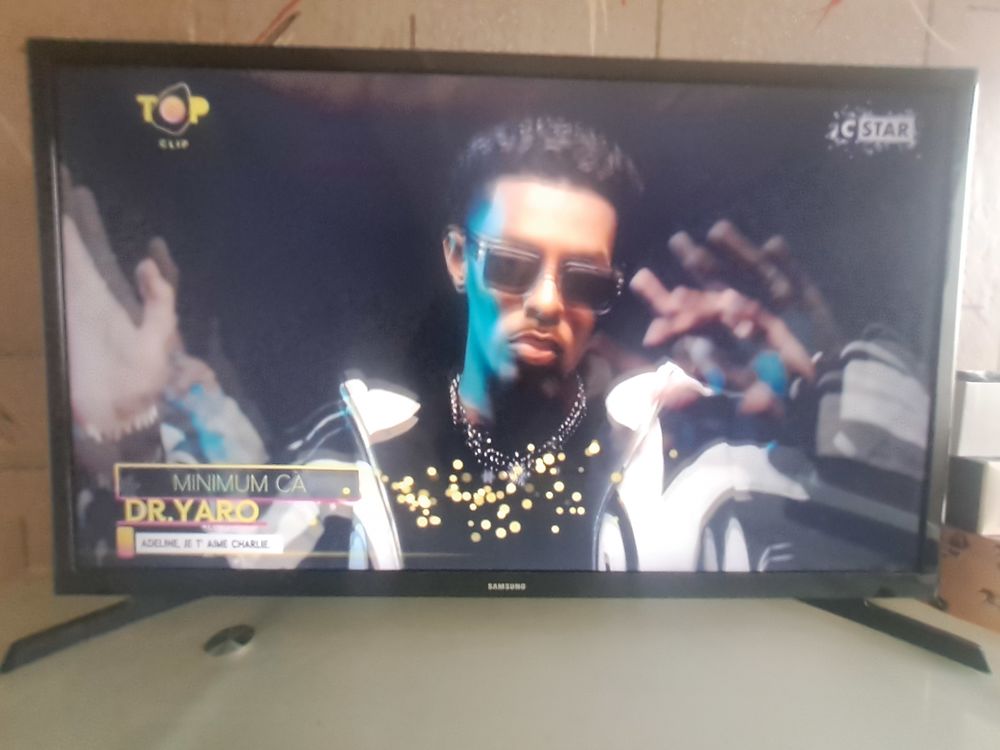 TV Samsung �cran plat 100 Replonges (01)