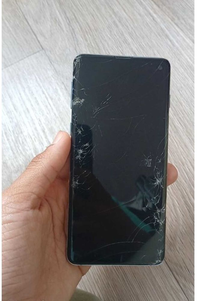 Samsung S10 - Fonctionne parfaitement mais �cran cass�e 110 Neuilly-sur-Marne (93)