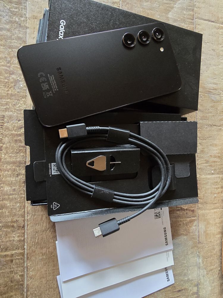 Samsung galaxy s23 256GB noir 400 Niort (79)