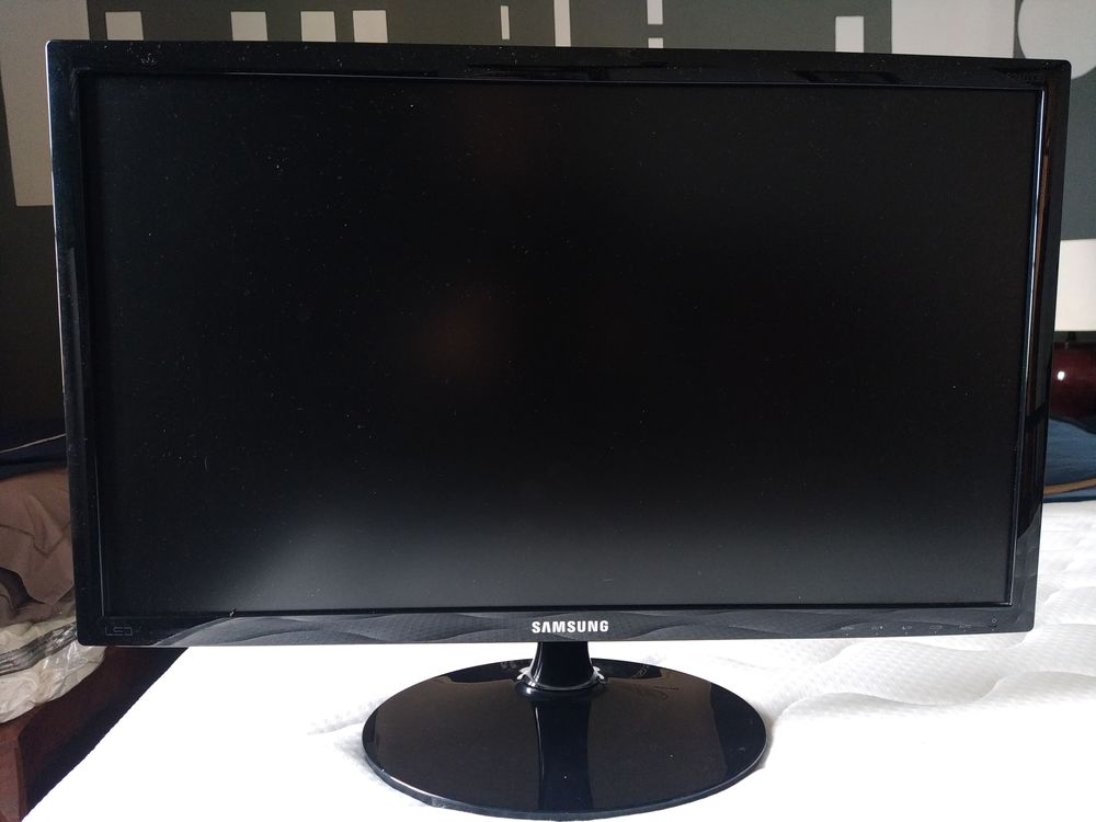 SAMSUNG S24D330H pour GAMER 70 Opp�de (84)