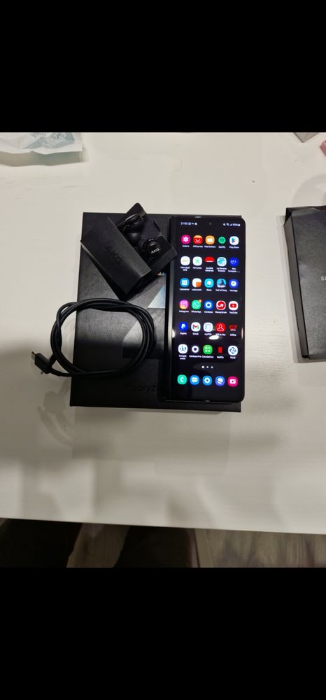  samsung Zfold 3 256gb black 1100 Paris 8 (75)