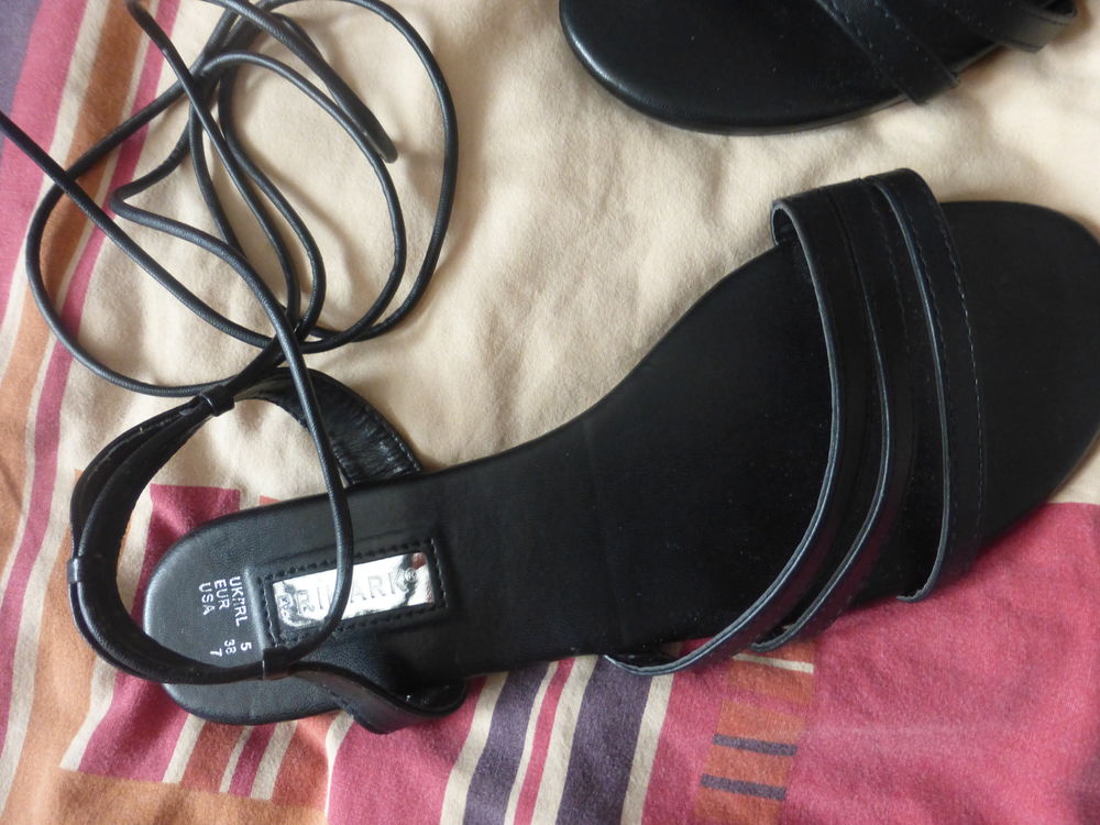 SANDALE NOIRE � brides et lacets - 38 - 5 Doussard (74)