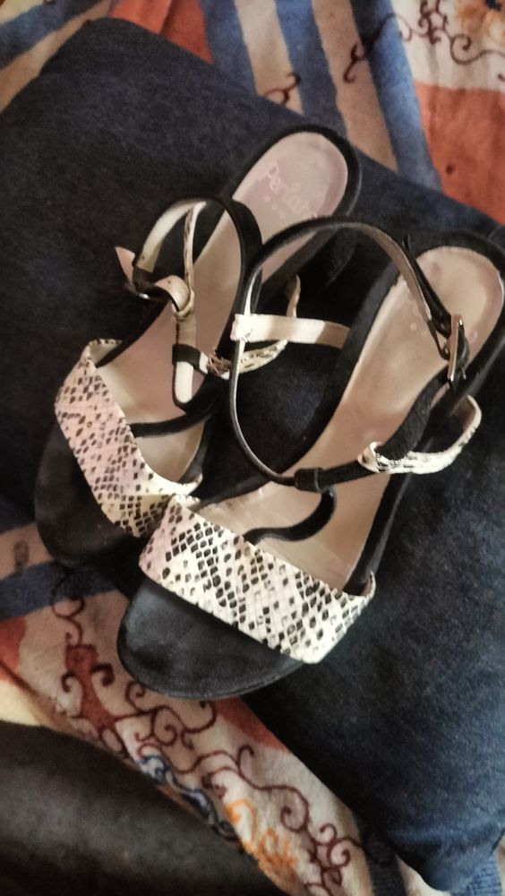 Sandale perlato cuir pointure 36 excellent �tat 14 Cachan (94)