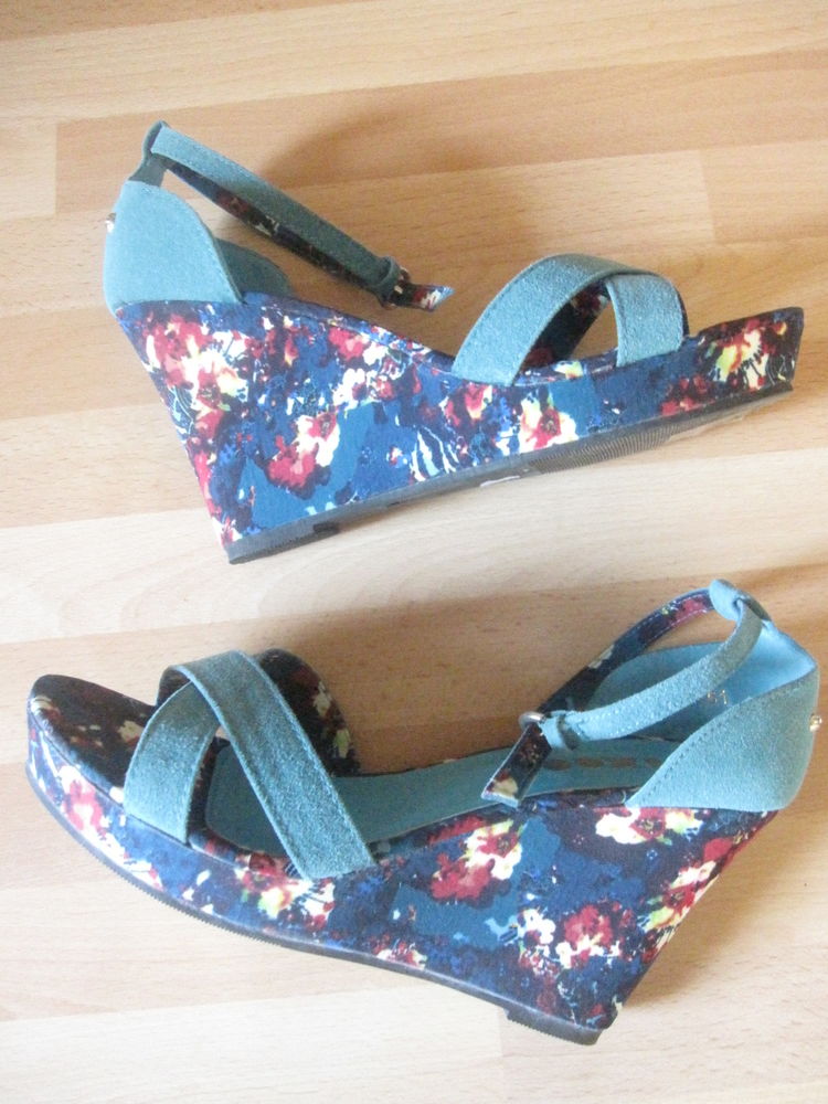 Sandales compens�es bleues � fleurs pointure 40 10 Saint-Jean-Pla-de-Corts (66)