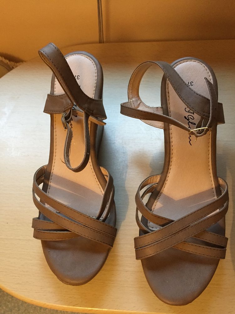 Sandales compens�es 3 Bourg-en-Bresse (01)