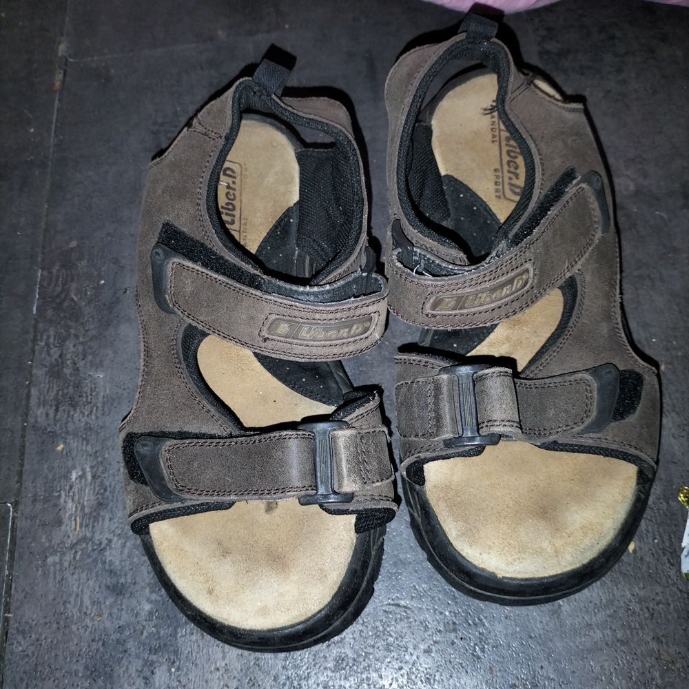 Sandales cuir liber b pointure 39 tr�s bon �tat 29 Cachan (94)